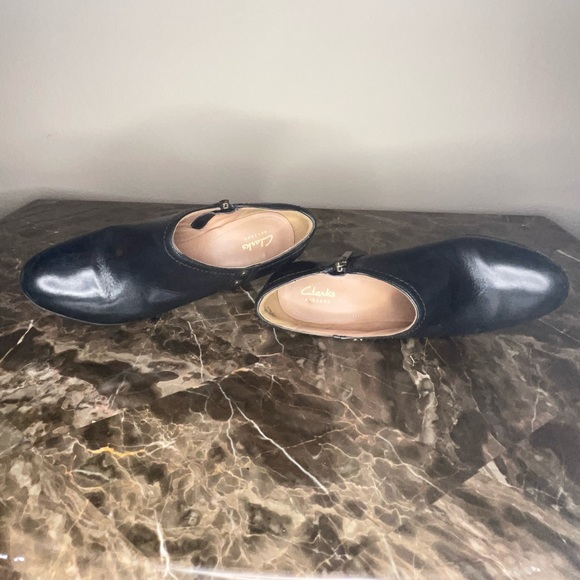 Clarks Artisan Black Ankle Boot 8.5 - Picture 3 of 3